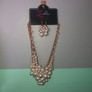 BRAND NEW chunky pear necklace